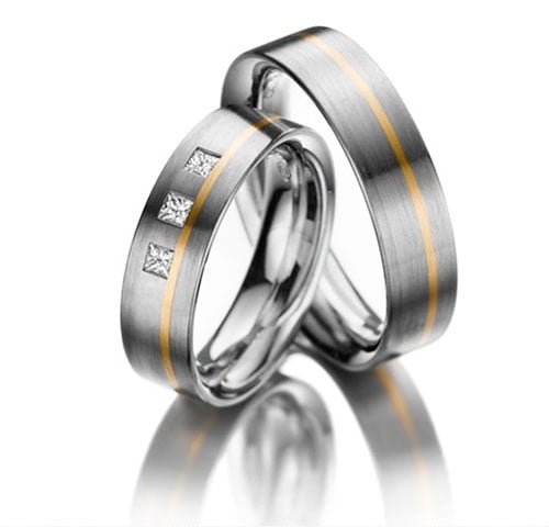 Par de Aliança em Ouro Amarelo & Branco 18k e Diamantes Par de Aliança em Ouro Amarelo & Branco 18k e Diamantes, 4,5mm - Imagem 1
