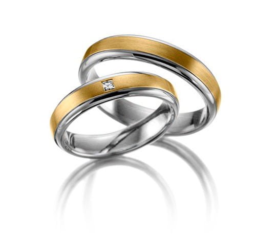 Par de Aliança em Ouro Amarelo & Branco 18k e Diamantes Par de Aliança em Ouro Amarelo & Branco 18k e Diamantes, 4mm - Imagem 1