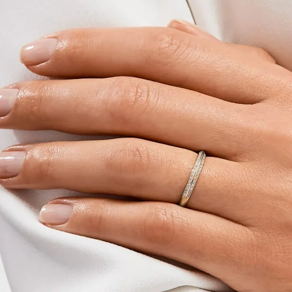 Par de Aliança em Ouro Amarelo 18k e Diamantes - Imagem 3