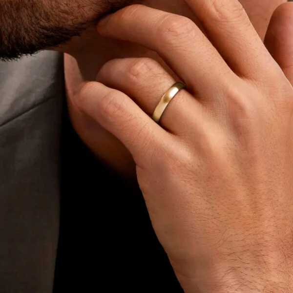 Par de Aliança em Ouro Amarelo 18k e Diamantes - Imagem 2