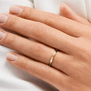 Par de Aliança em Ouro Amarelo 18k e Diamantes - Imagem 3