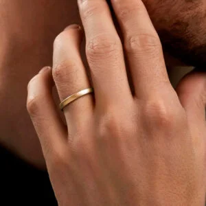 Par de Aliança em Ouro Amarelo 18k e Diamantes - Imagem 2