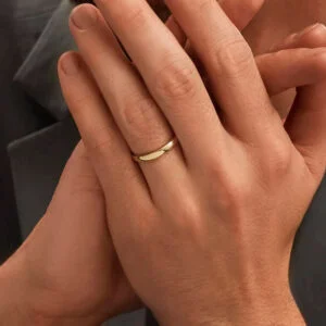 Par de Aliança em Ouro Amarelo 18k e Diamantes - Imagem 2