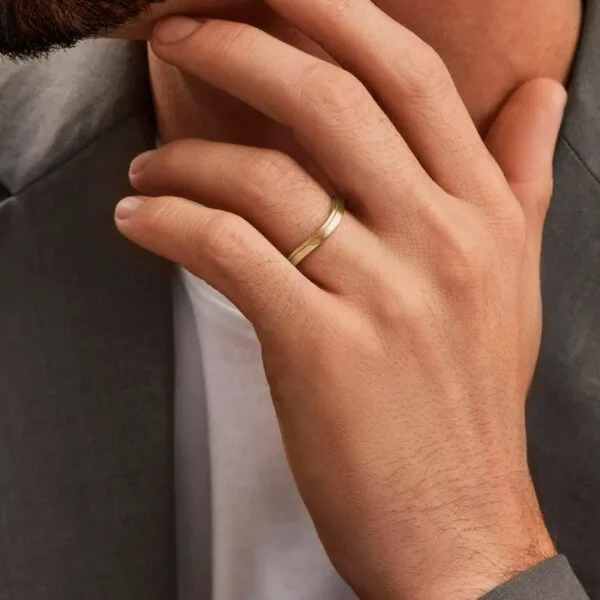 Par de Aliança em Ouro Amarelo 18k e Diamantes - Imagem 2