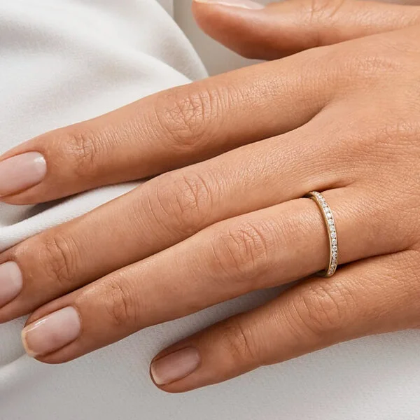 Par de Aliança em Ouro Amarelo 18k e Diamantes - Imagem 3